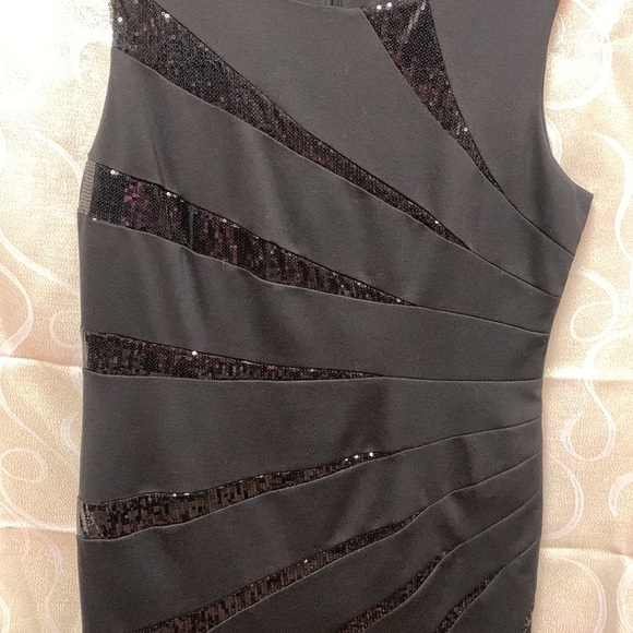 Black dress - Picture 2 of 5